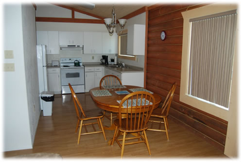 photo of Loon's Lair Cottage's kitchen and dining room
